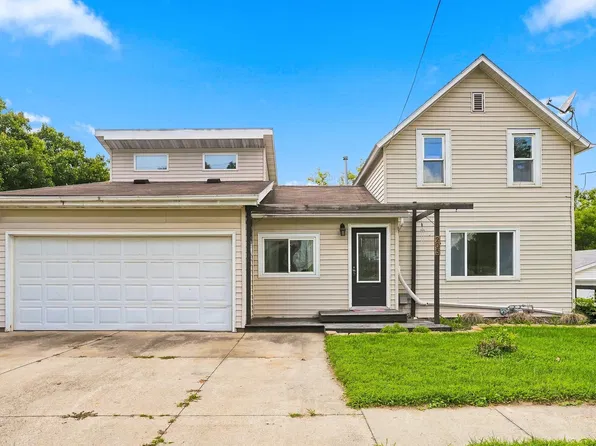 205 Miners St, Parkersburg, IA 50665