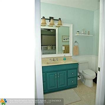 5th image of 717 SW 16th Ct