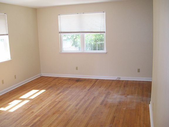 3rd image of 824 E 35th St #B