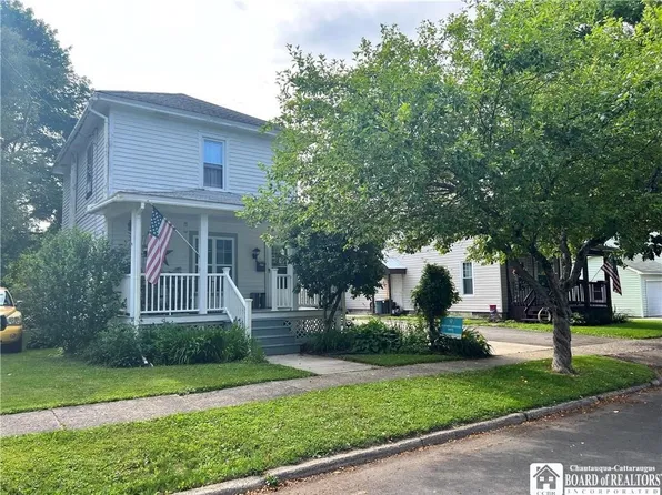 31 Hamilton St, Wellsville, NY 14895