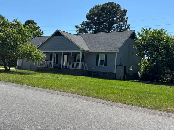 228 Eileen Dr, Spring Lake, NC 28390