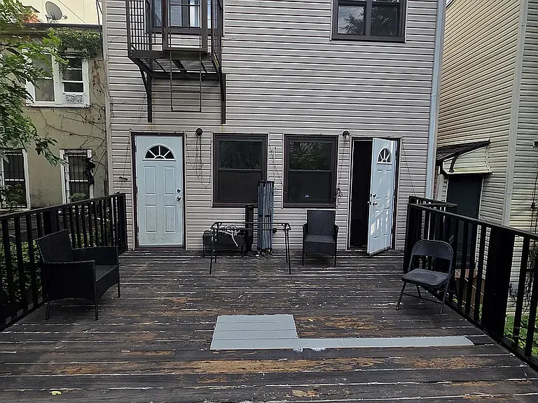 2423 Dean St #2 — Photo 12