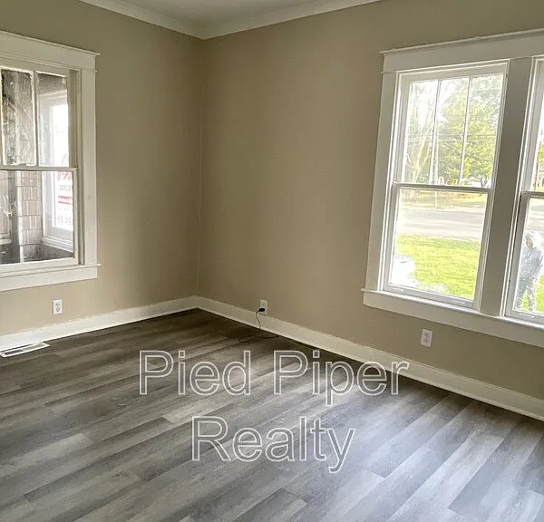 1254 S Chicago Ave — Photo 9