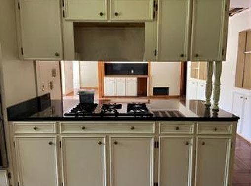 5th image of 205 Verona St