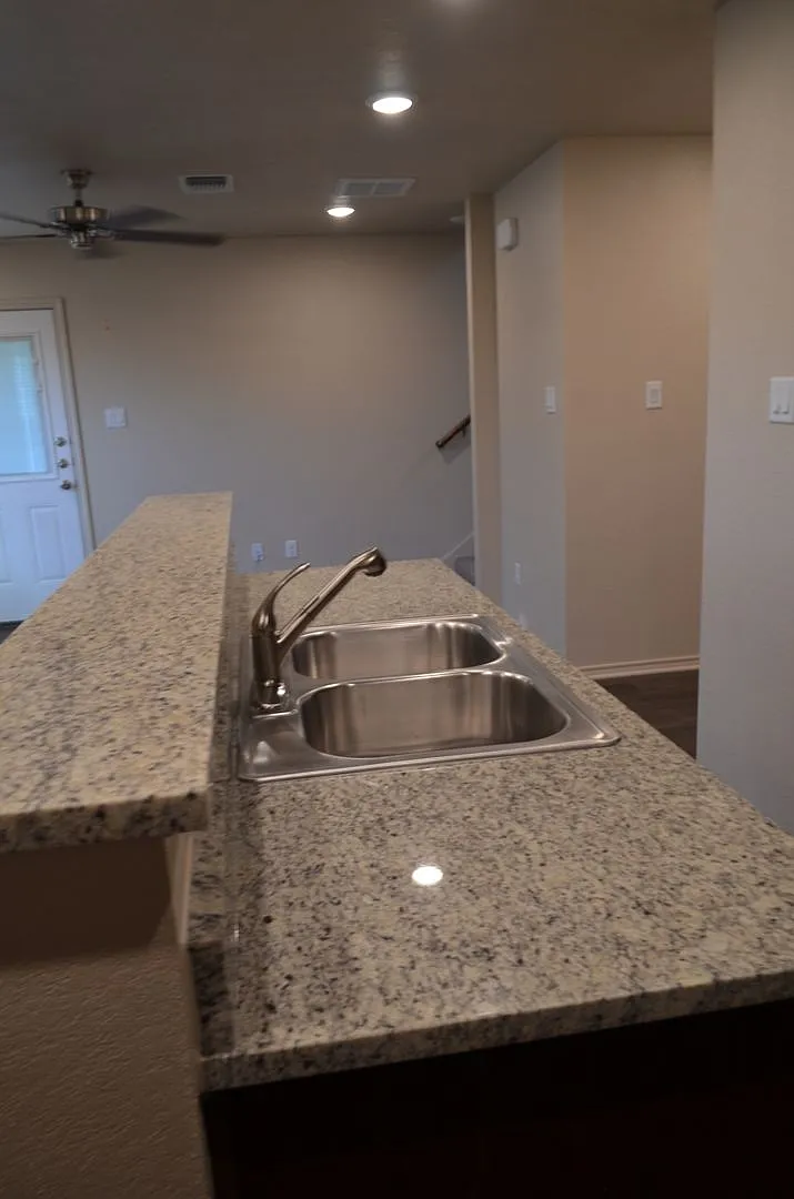 1701 Castroville — Photo 4