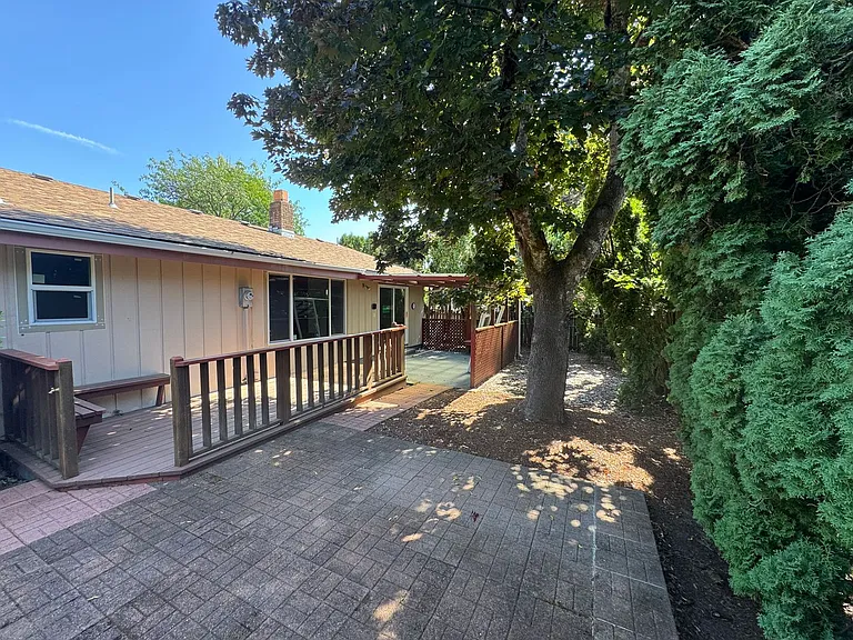 2490 NW 25th St — Photo 31