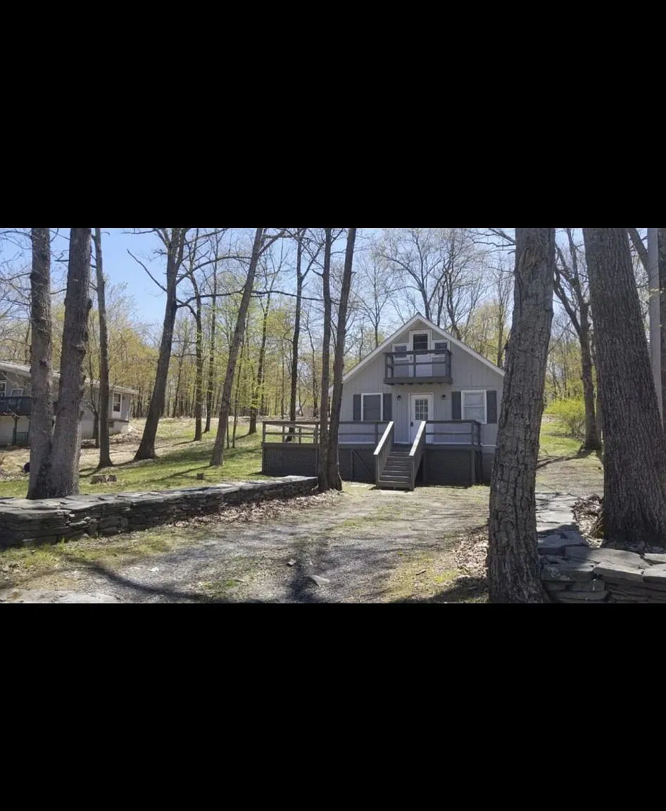 3 bed, 900 sqft, $2,000 — Photo 1