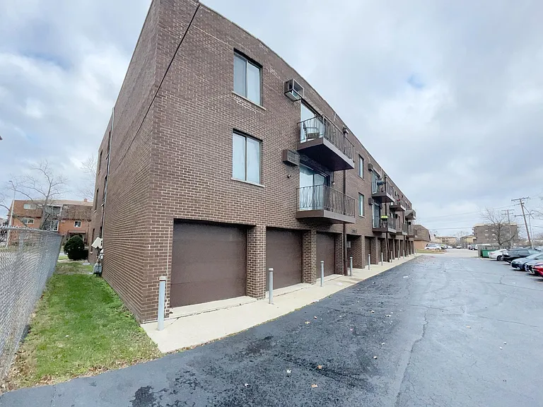 10505 Parkside Ave #2F — Photo 2