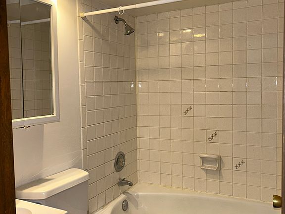 4th image of 14019 S School St #All