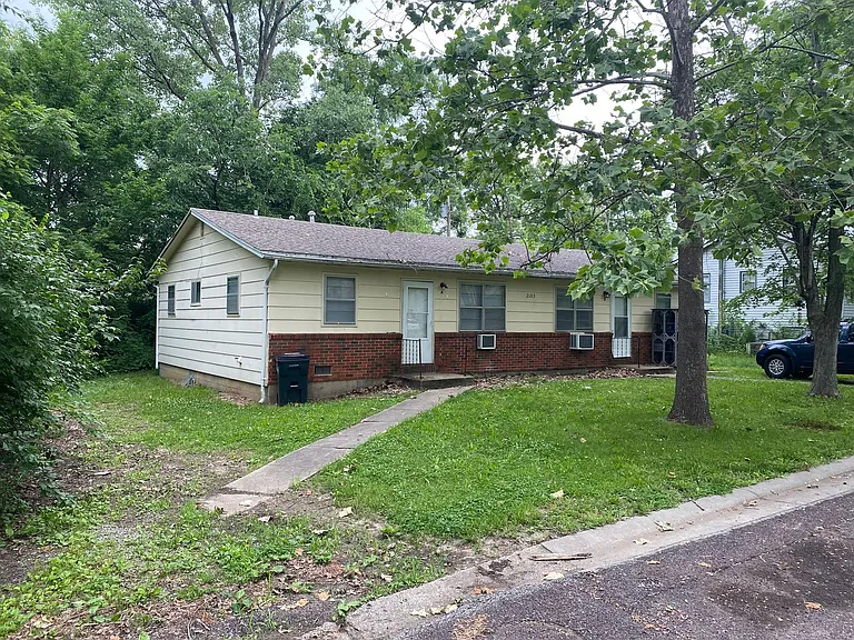 2103 Meadowvale Ct — Photo 1