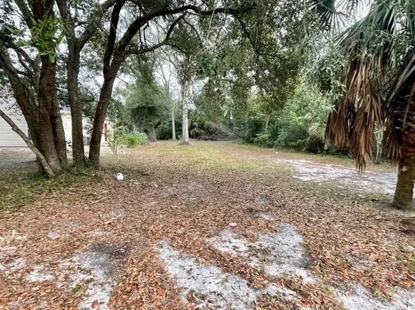 235 10th St, Apalachicola, FL 32320
