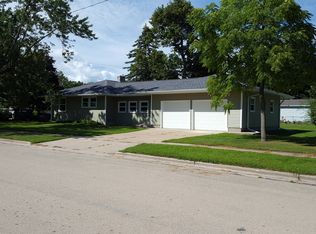 121 E Warren St, New London, WI 54961