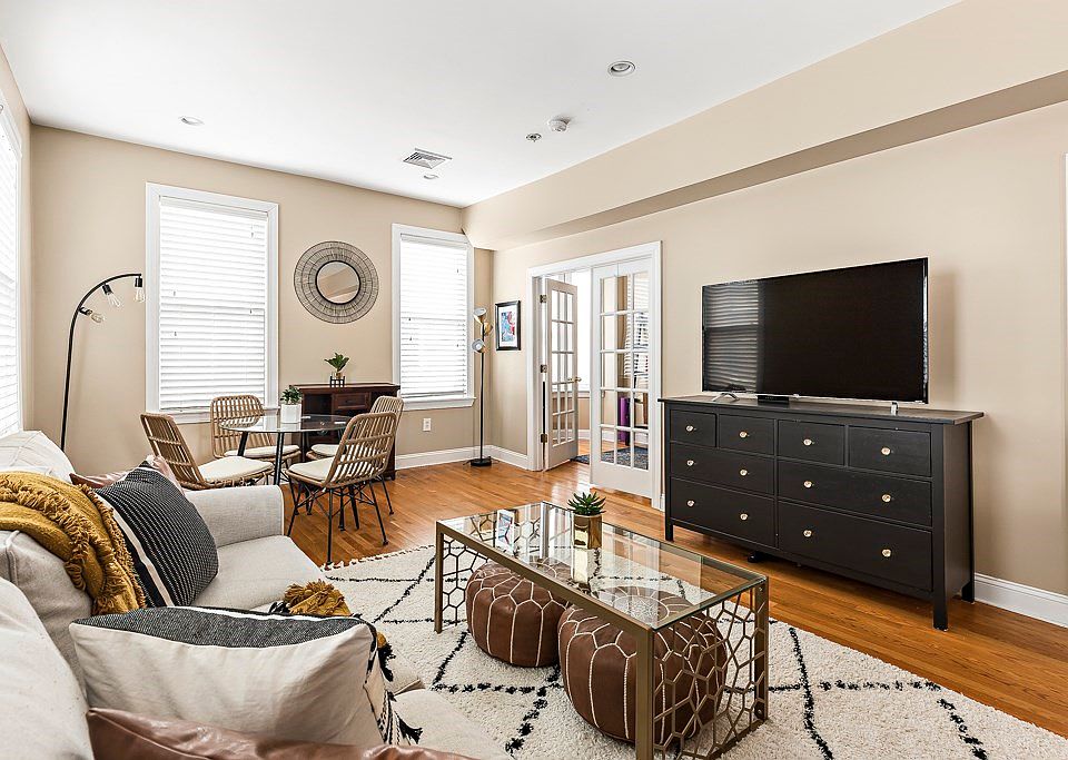 1st image of 79 Bartlett St #2