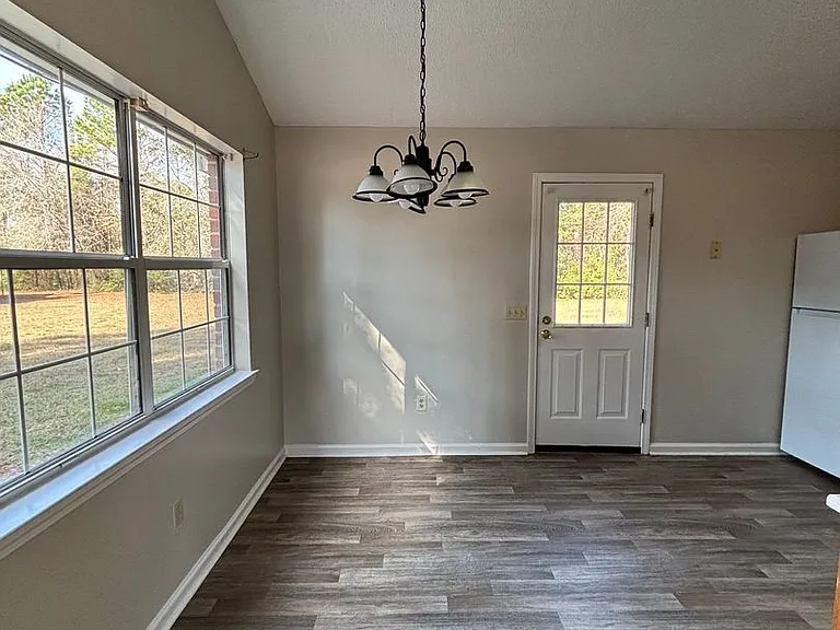 228 NE Jamey Ln — Photo 4