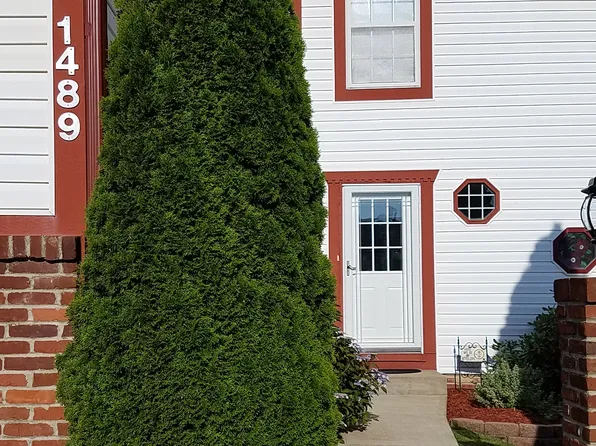 1489 Yorktowne Dr, Lawrence, PA 15055