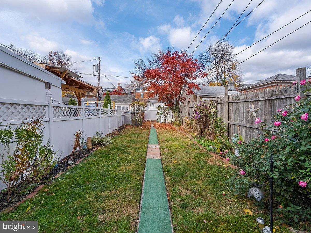 5 bed, 1.5 bath, 1890 sqft, $2,800 — Photo 3