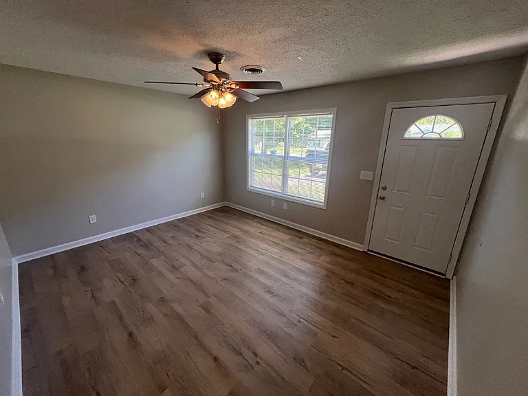 116 Gail St — Photo 3