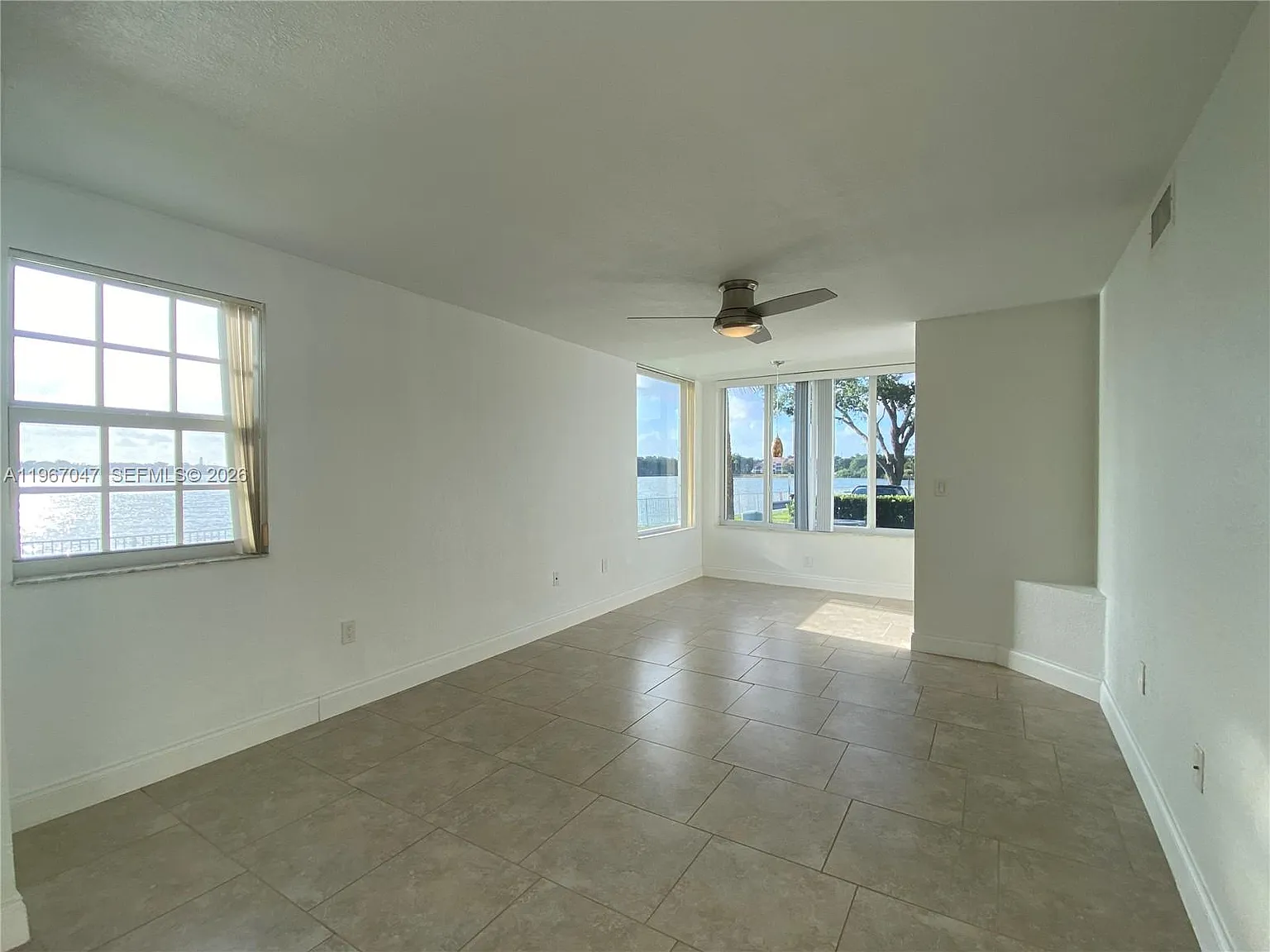 2 bed, 1038 sqft, $2,425 — Photo 3