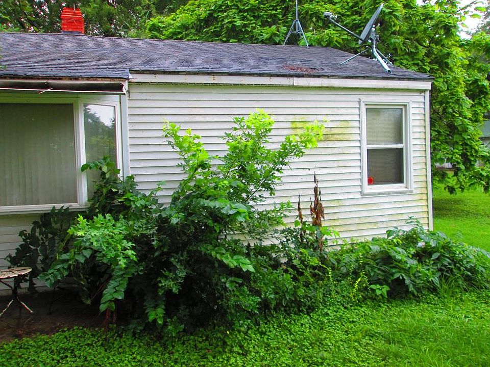 2nd image of 612 Maple St