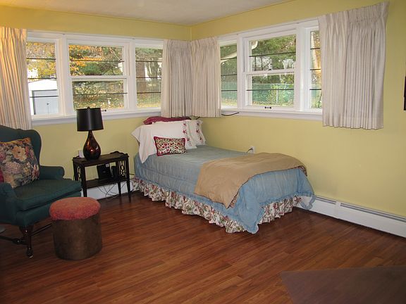 3rd image of 106 Stevens St