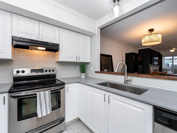2340 Hawthorne Ave #305, Pt Coquitlam, BC V3C 1W9