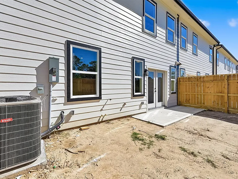 12315 New Jordan Ln — Photo 43
