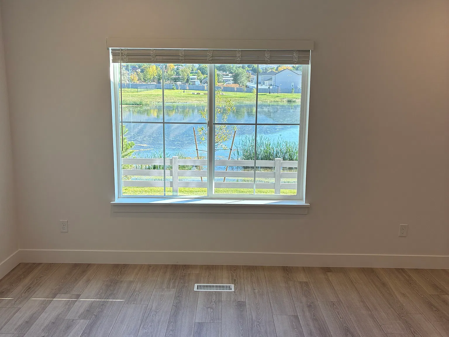 3 bed, 2.5 bath, 2375 sqft, $1,900 — Photo 3