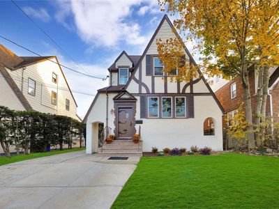 6 Orleans Road, Valley Stream, NY, 11581