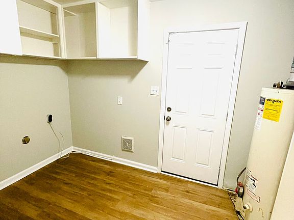 4th image of 760 Queensbury Dr