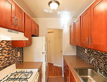 1st image of 14202 84th Dr APT La