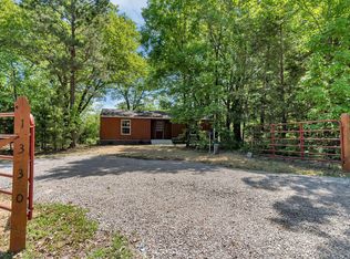 1330 Fruit Farm Rd, Hollister, MO 65672