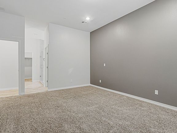 5th image of 940 Keenland Ave