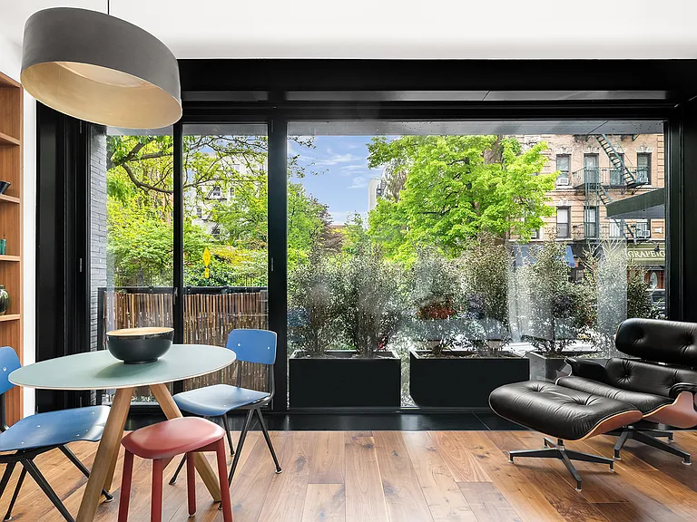 619 E 6th St #2 — Photo 3