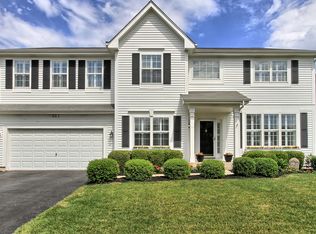 567 Old Walnut Cir, Gurnee, IL 60031