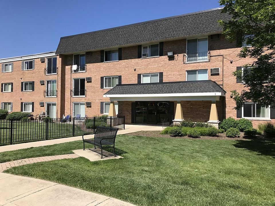 1st image of 560 Lawrence Ave APT 309