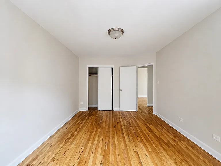 2409 E 3rd St #5F — Photo 3