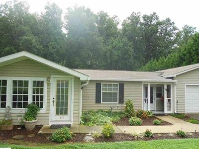 816 Bishop Ave, Greer, SC, 29651