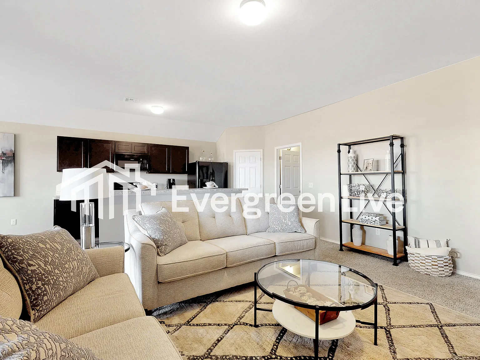 4 bed, 2.0 bath, 1613 sqft, $1,555 — Photo 4