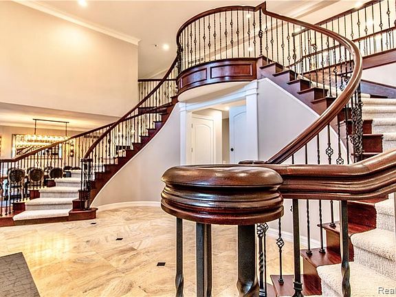 3rd image of 1346 N Carillon Ct