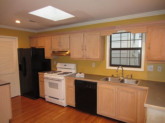 4th image of 1622 Richmond Dr