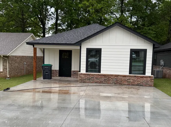 1145 W 4th St, Tahlequah, OK 74464