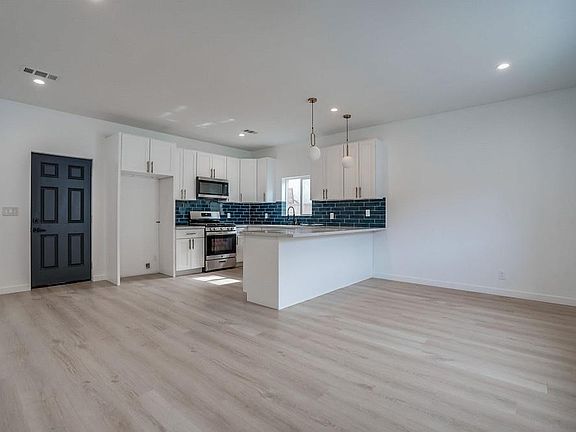 2nd image of 7802 Owensmouth Ave