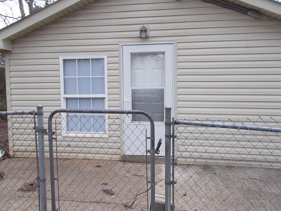 1st image of 930B Twin Oak Dr