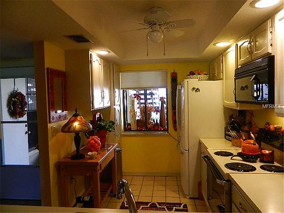 4th image of 756 Avenida Estancia #161