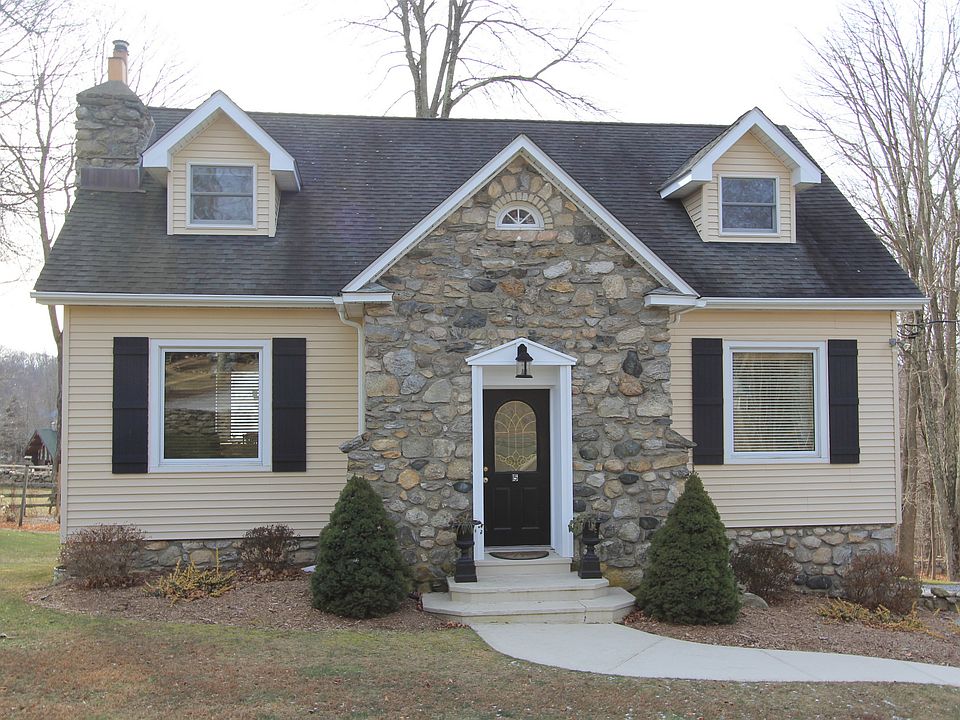1st image of 15 Hillside Dr