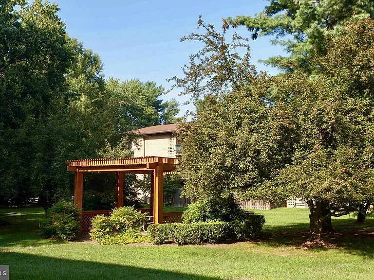 2850 Dover Ln #203 — Photo 21