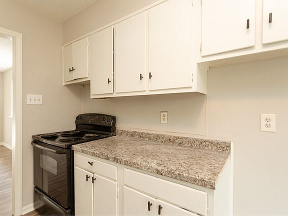 4th image of 306 N Jackson St #6