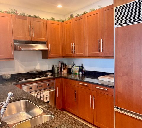 2nd image of 1 Charles St S Unit 16G