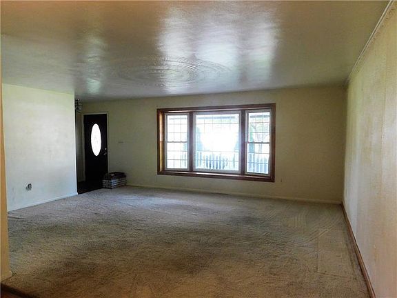 5th image of 1302 Waverly Dr