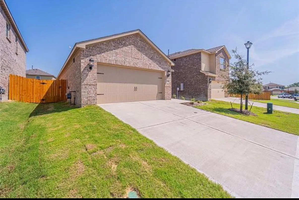3 bed, 1401 sqft, $1,825 — Photo 3